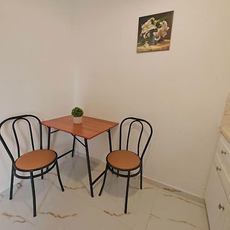 Elena Pool Lejlighedshotel Agios Georgios  Eksteriør billede