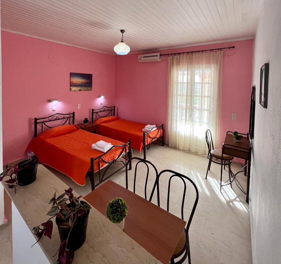 Elena Pool Lejlighedshotel Agios Georgios  Eksteriør billede