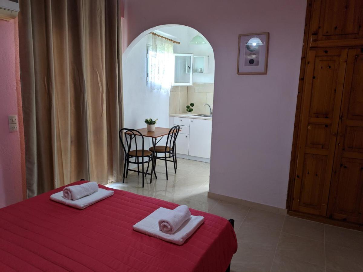 Elena Pool Lejlighedshotel Agios Georgios  Eksteriør billede