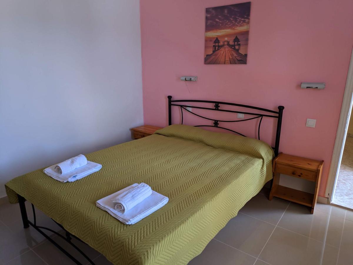 Elena Pool Lejlighedshotel Agios Georgios  Eksteriør billede