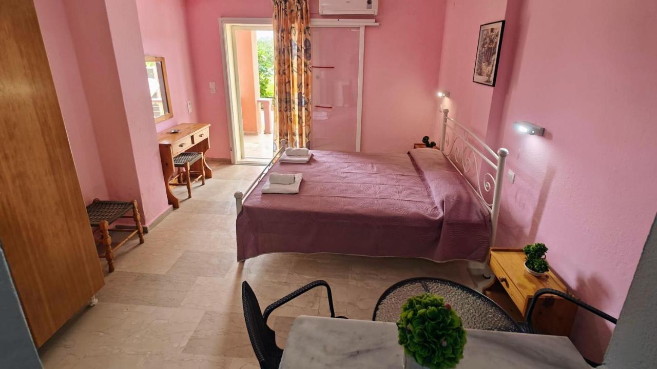 Elena Pool Lejlighedshotel Agios Georgios  Eksteriør billede
