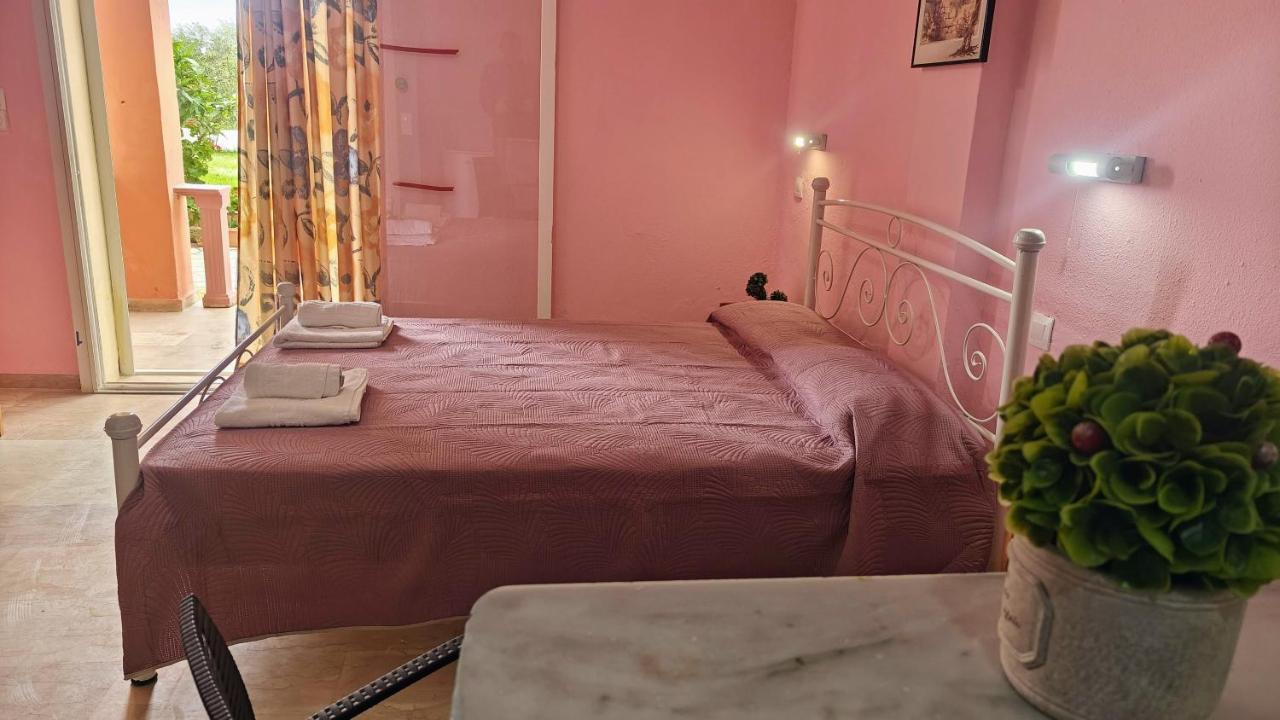 Elena Pool Lejlighedshotel Agios Georgios  Eksteriør billede