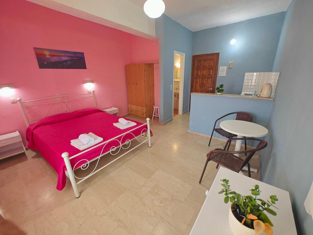 Elena Pool Lejlighedshotel Agios Georgios  Eksteriør billede
