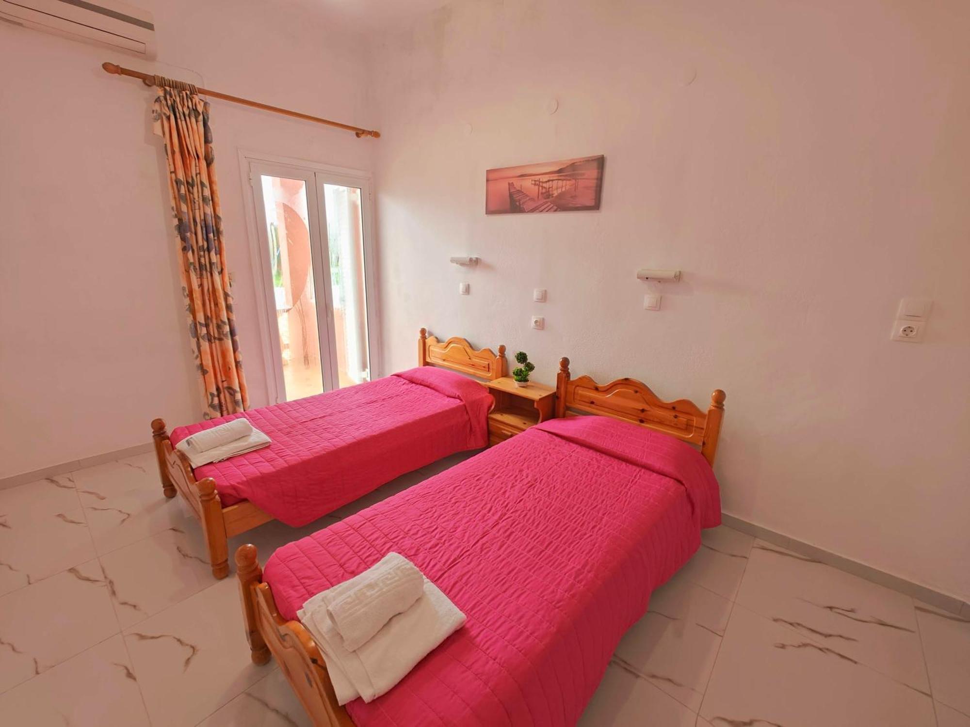 Elena Pool Lejlighedshotel Agios Georgios  Eksteriør billede